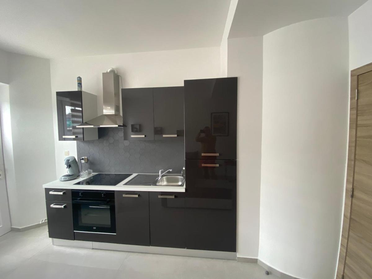 1-C Superbe Appartement Tres Calme Et Bien Decore ชาร์เลอรัว ภายนอก รูปภาพ