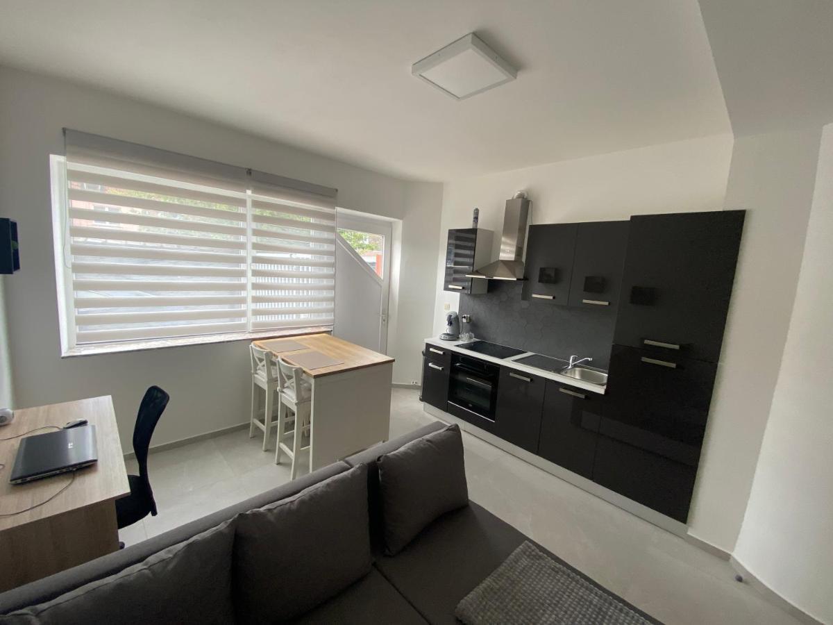 1-C Superbe Appartement Tres Calme Et Bien Decore ชาร์เลอรัว ภายนอก รูปภาพ