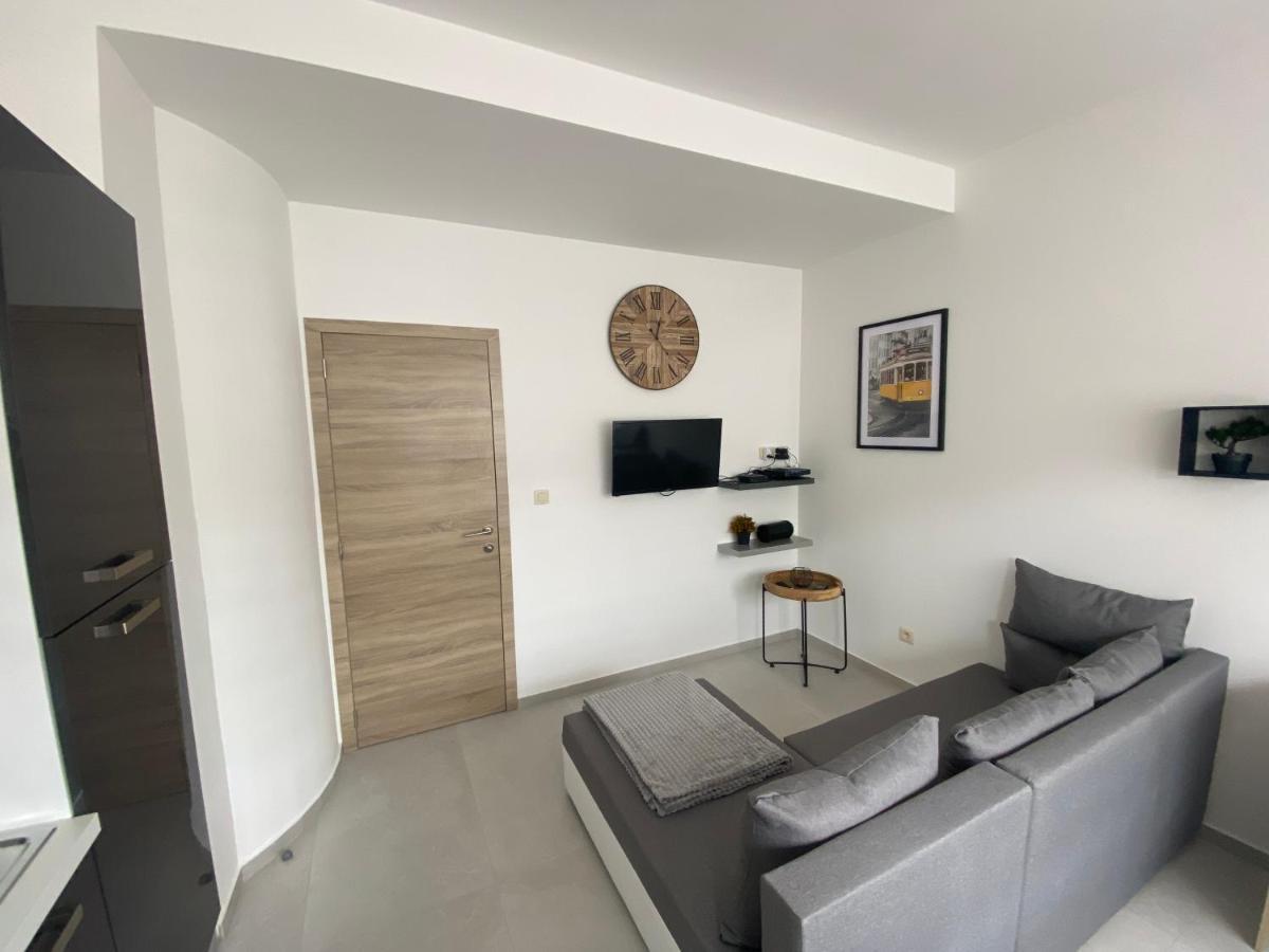 1-C Superbe Appartement Tres Calme Et Bien Decore ชาร์เลอรัว ภายนอก รูปภาพ