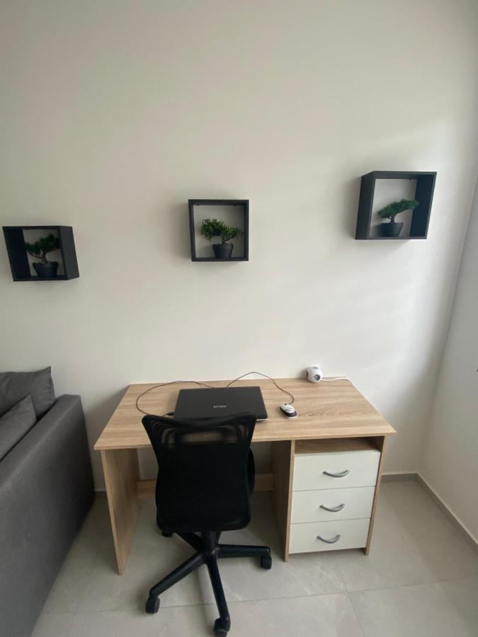 1-C Superbe Appartement Tres Calme Et Bien Decore ชาร์เลอรัว ภายนอก รูปภาพ