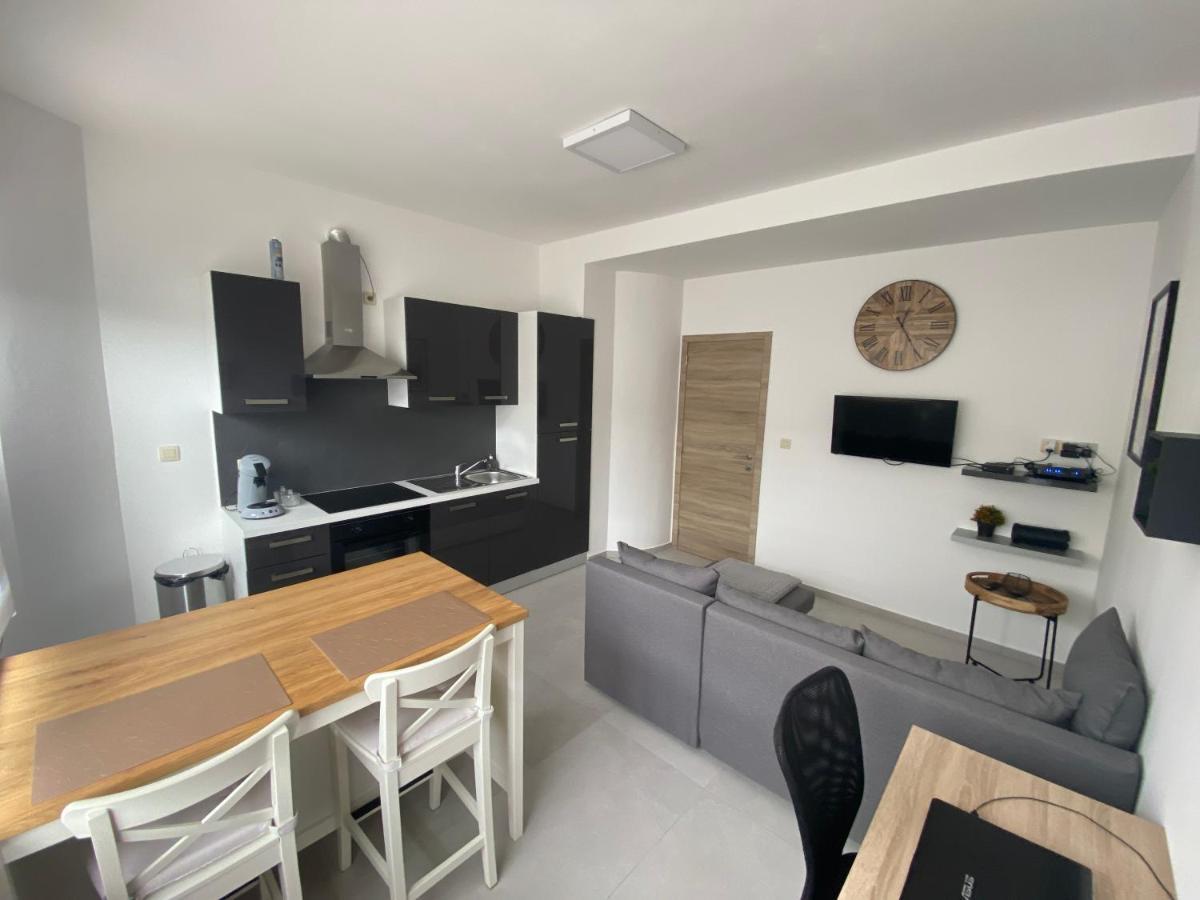1-C Superbe Appartement Tres Calme Et Bien Decore ชาร์เลอรัว ภายนอก รูปภาพ