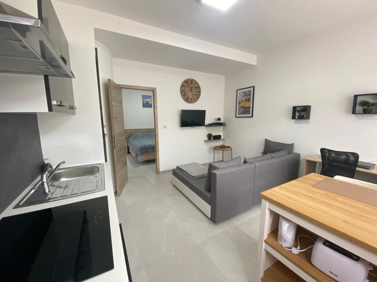 1-C Superbe Appartement Tres Calme Et Bien Decore ชาร์เลอรัว ภายนอก รูปภาพ