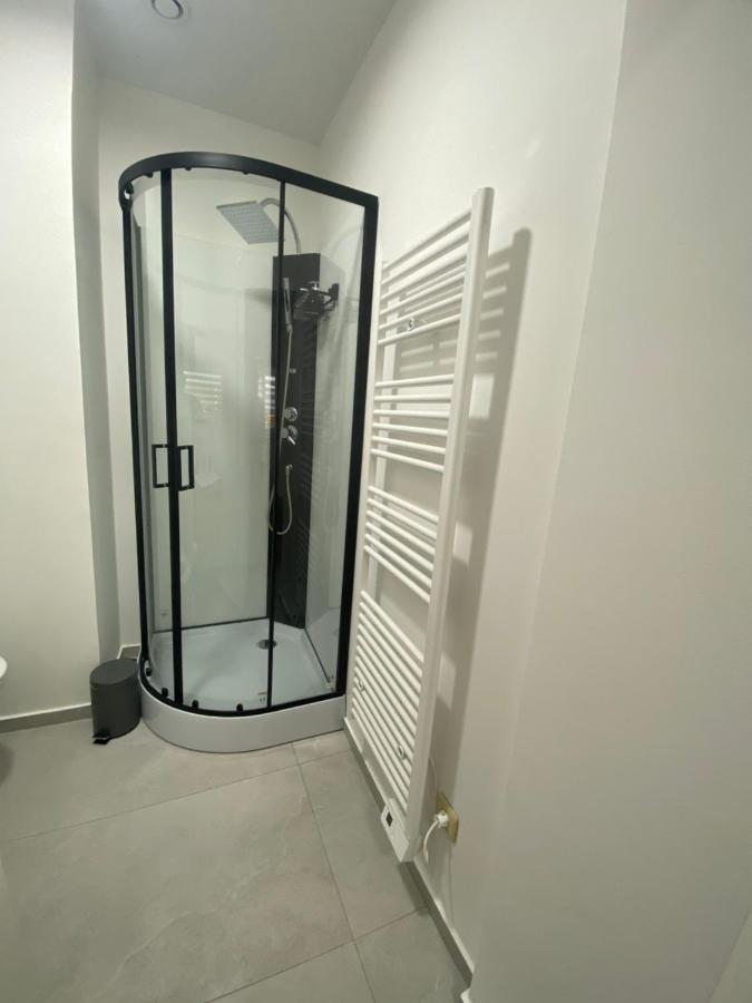 1-C Superbe Appartement Tres Calme Et Bien Decore ชาร์เลอรัว ภายนอก รูปภาพ