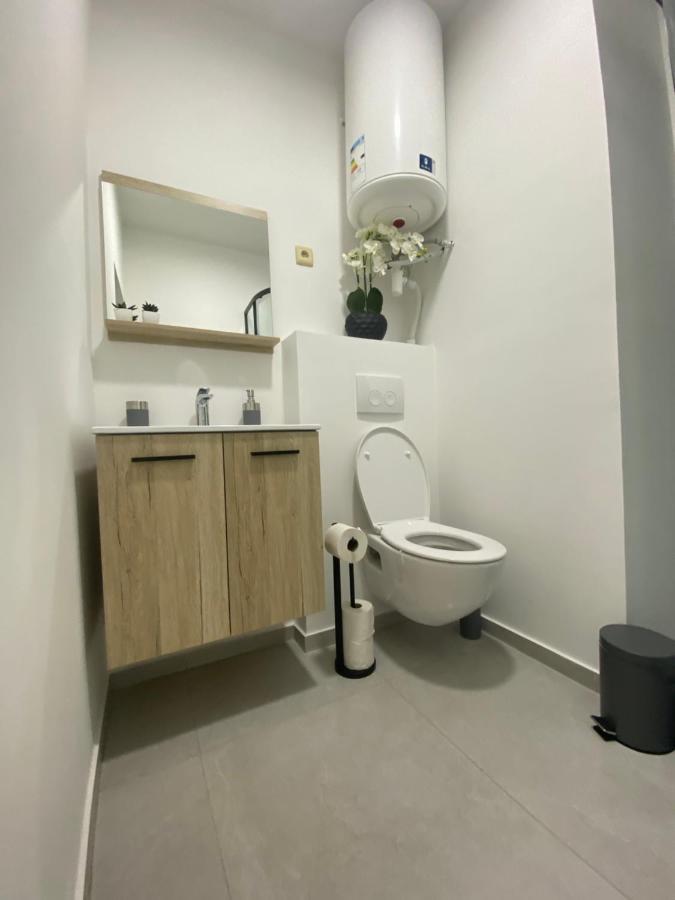 1-C Superbe Appartement Tres Calme Et Bien Decore ชาร์เลอรัว ภายนอก รูปภาพ