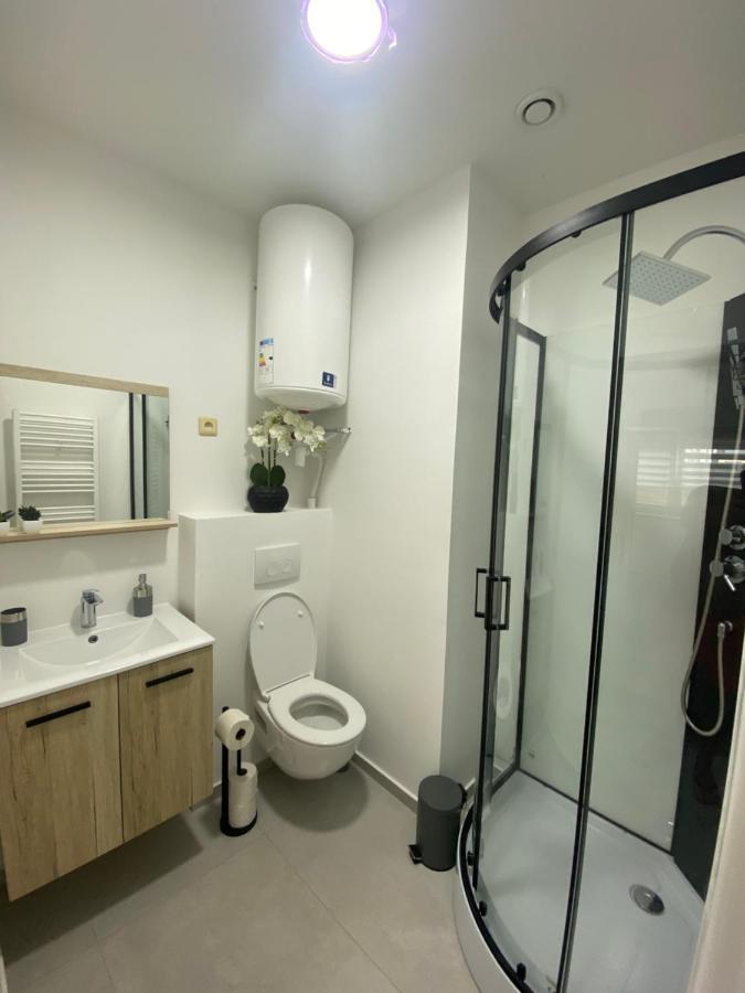 1-C Superbe Appartement Tres Calme Et Bien Decore ชาร์เลอรัว ภายนอก รูปภาพ